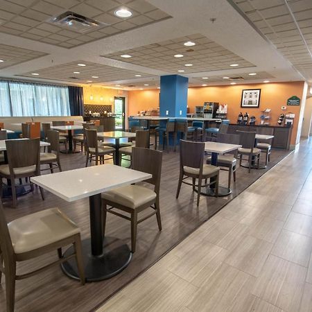 Hotel Wingate By Wyndham Indianapolis Airport Plainfield Exterior foto