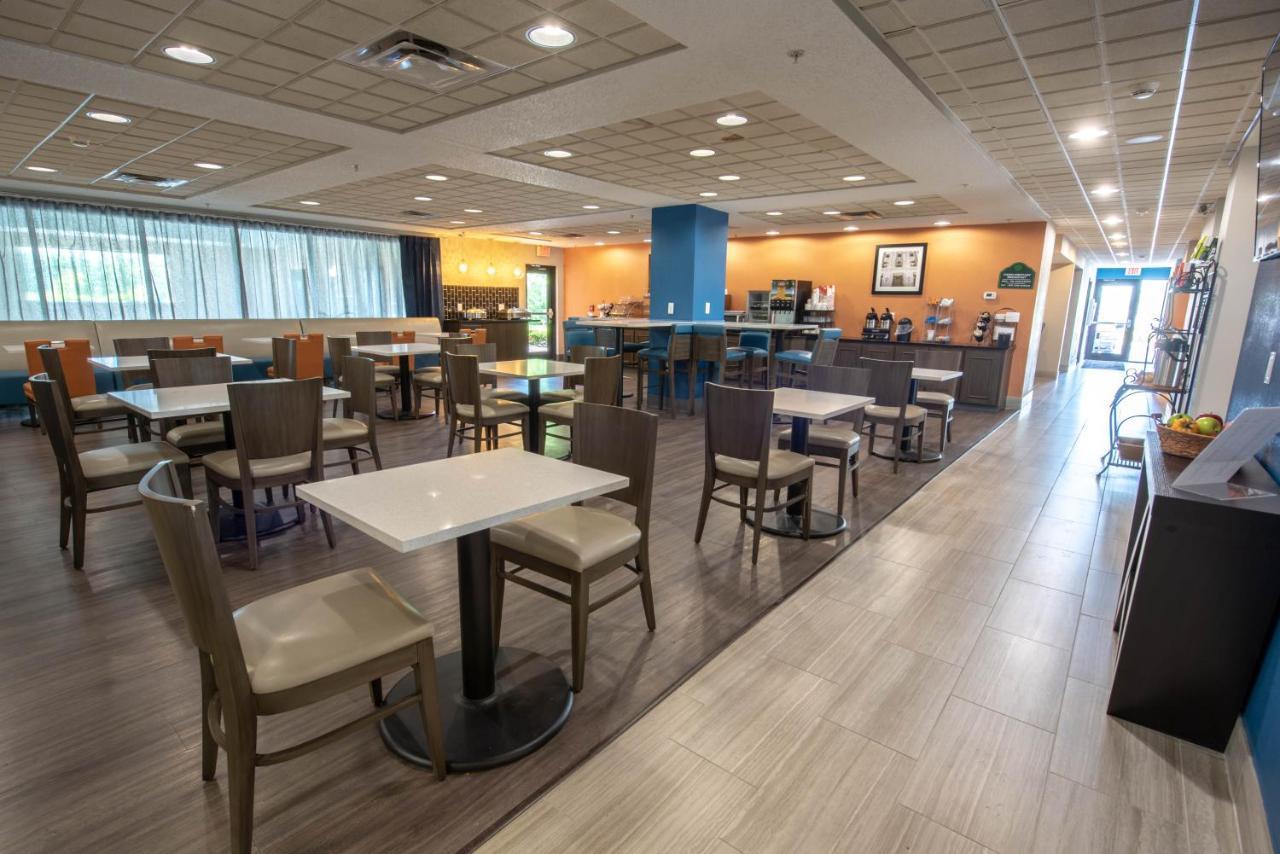 Hotel Wingate By Wyndham Indianapolis Airport Plainfield Exterior foto