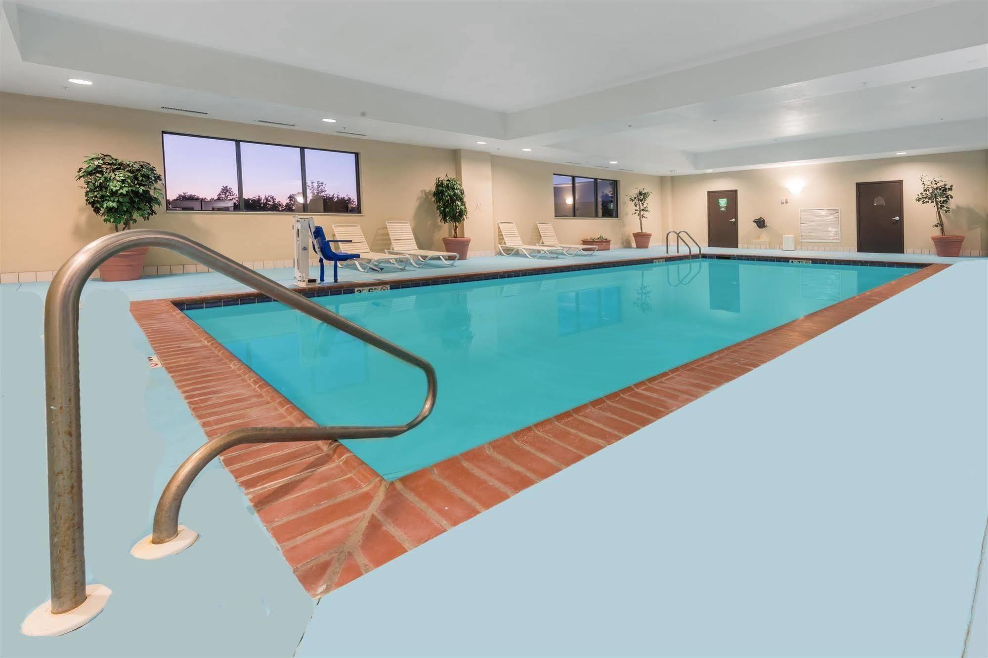 Hotel Wingate By Wyndham Indianapolis Airport Plainfield Exterior foto